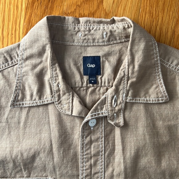 Gap Short Sleeve Button Down - Picture 2 of 3